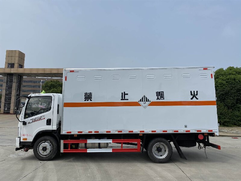 成都到東湖區(qū)危險品運(yùn)輸